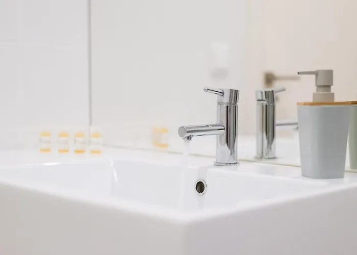 Guestready - Mezuzah * Πόρτο